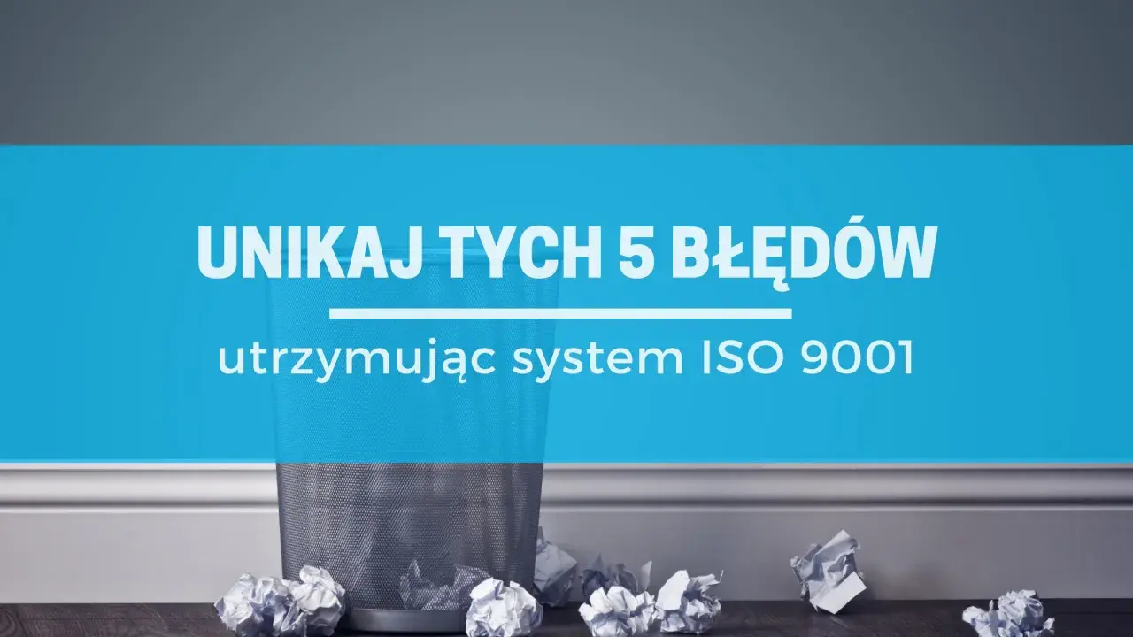 Unikaj 5 błędów przy utrzymaniu systemu norma ISO 9000. Kosz na śmieci z pogniecionymi kartkami.