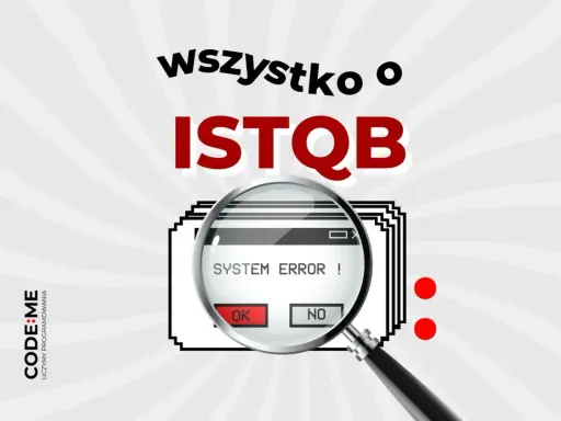 Wszystko o ISTQB. Lupa powiększa komunikat "SYSTEM ERROR!", sugerując problemy w testowaniu.